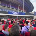 Vì sao trận Liverpool – Real Madrid bị hoãn 35 phút?