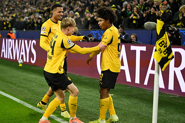 Villarreal sụp đổ sau thẻ đỏ, Dortmund thắng tưng bừng