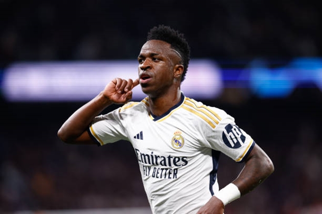 Vinicius Junior thoát thẻ đỏ sau hành động xấu chơi