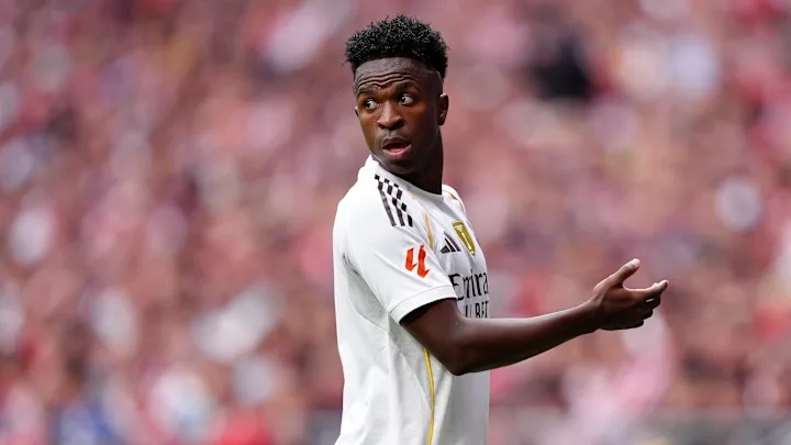 Vinicius lại tỏ thái độ với Xabi Alonso khi bị thay ra