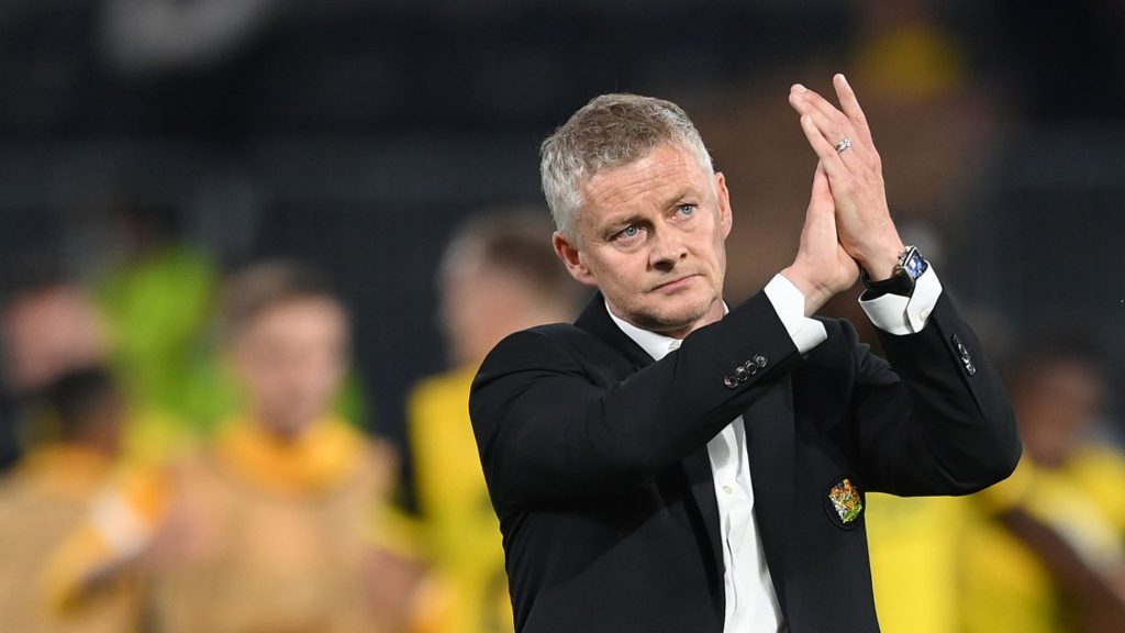 Wan-Bissaka ăn thẻ đỏ, HLV Solskjaer không hài lòng