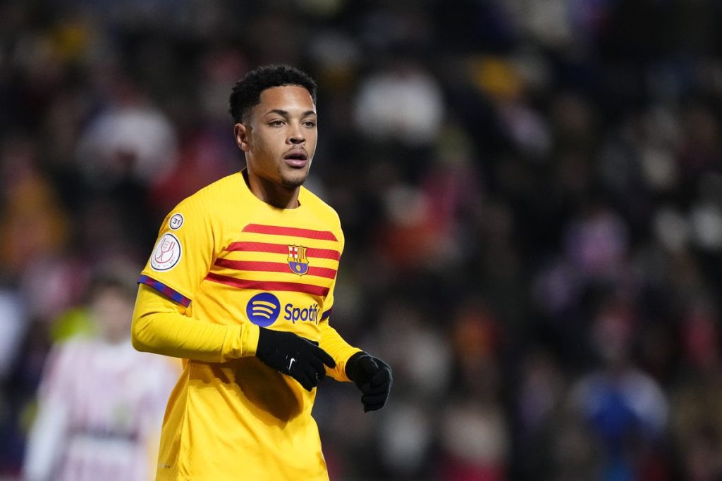 Xavi tin tưởng tân binh 18 tuổi tại Champions League