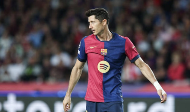 Yamal – Lewy bực bội rời sân