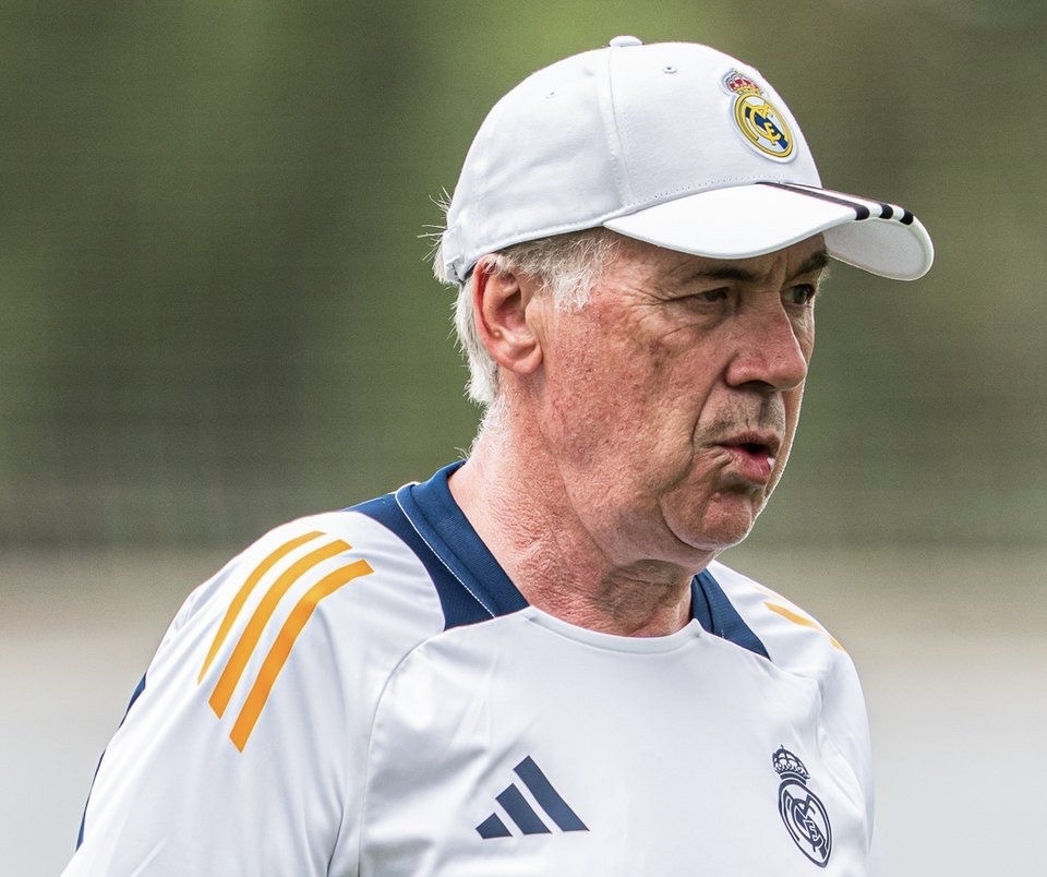 Ancelotti: Các cầu thủ sẵn sàng giảm lương nếu được thi đấu ít hơn