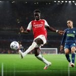 Đẳng cấp vượt trội, Saka khiến cựu sao Barca trầm cảm