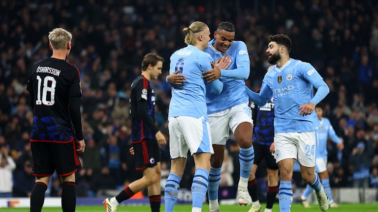 Ferdinand: Cách duy nhất để đánh bại Man City