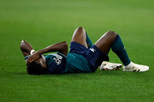 Gây thất vọng, Bukayo Saka bị huyền thoại Arsenal chỉ trích