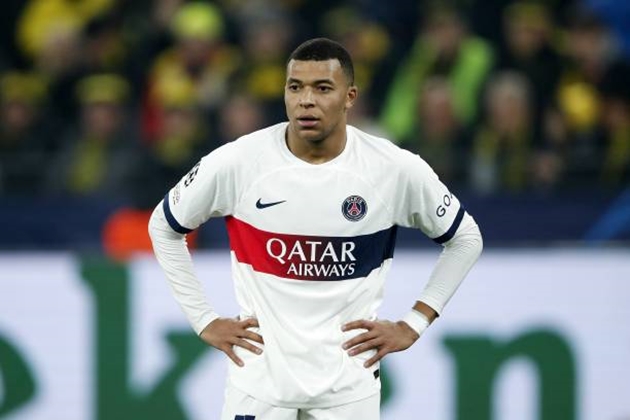 Kylian Mbappe không vui dù PSG giành vé đi tiếp