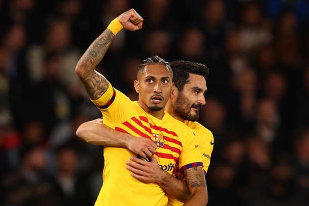 Ngả mũ với Raphinha