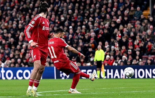Salah san bằng kỷ lục của Carragher tại Champions League