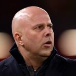 Slot bị chỉ trích vì “đụng chạm” Jurgen Klopp sau trận thắng 6-0